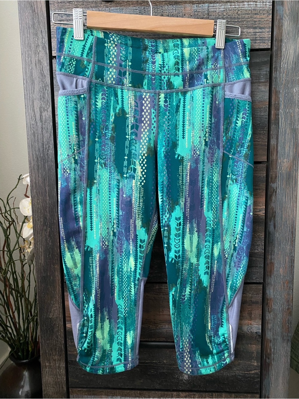 Athleta Be Free Knicker Capri Leggings